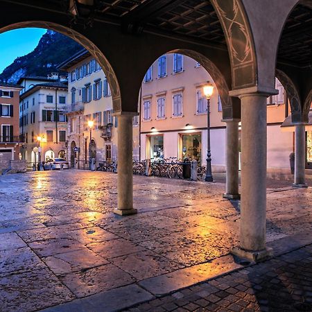 Appartamento Amy - Happy Rentals Riva del Garda Eksteriør bilde