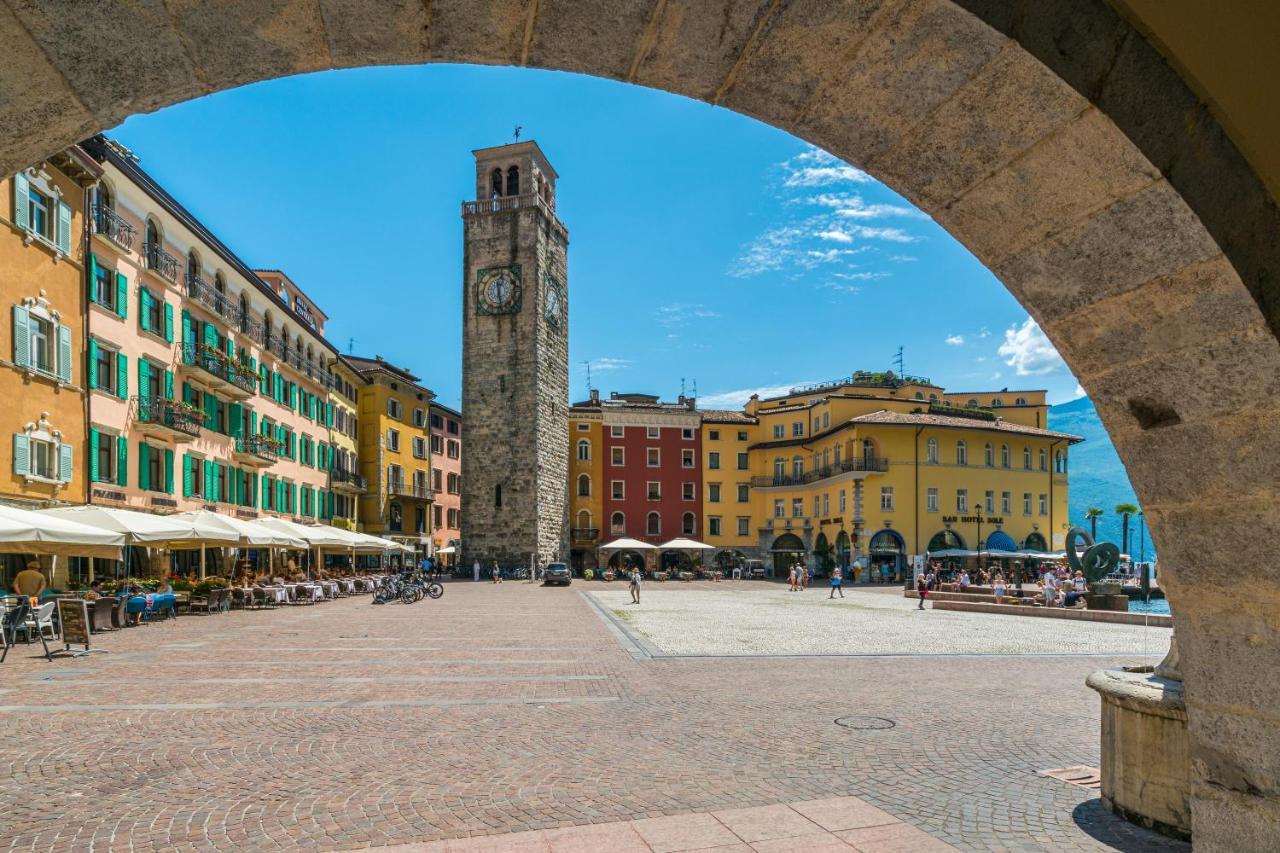 Appartamento Amy - Happy Rentals Riva del Garda Eksteriør bilde